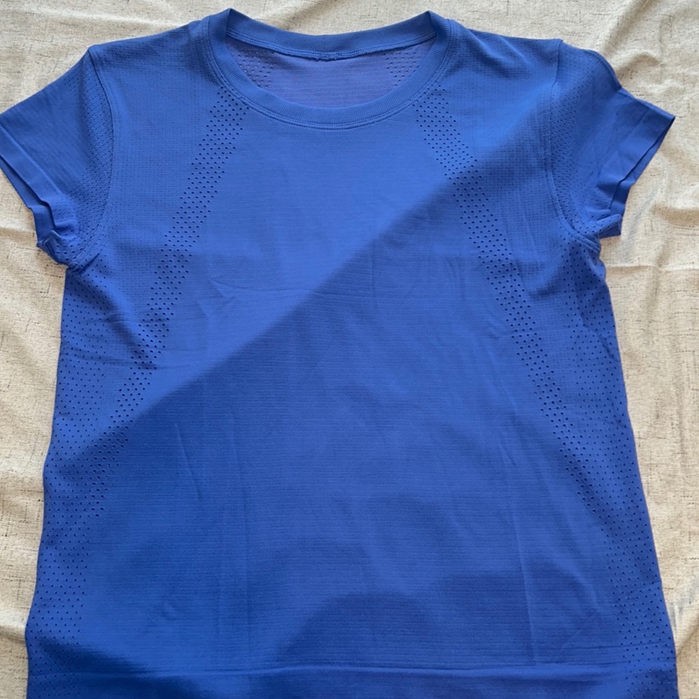Lululemon Indigo Train to Be Tee Size 6